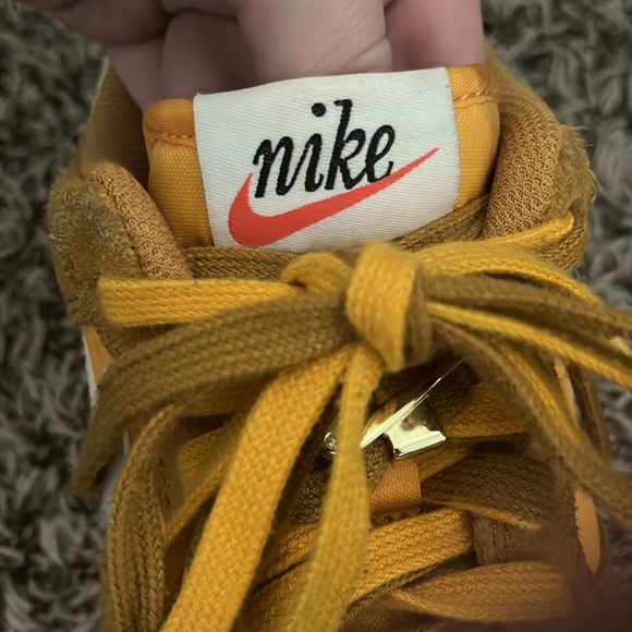 Air Force 1 University Gold Gum - Picture 3 of 3